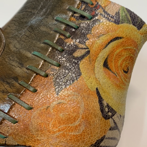 NWT 🌼 Leather Suede Floral Booties Spring Step - Picture 3 of 13